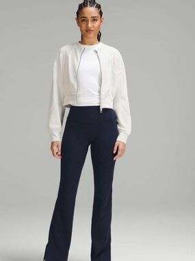 Lululemon Ribbed Softstreme Cropped Jacket
Bone #lululemon #athletic
